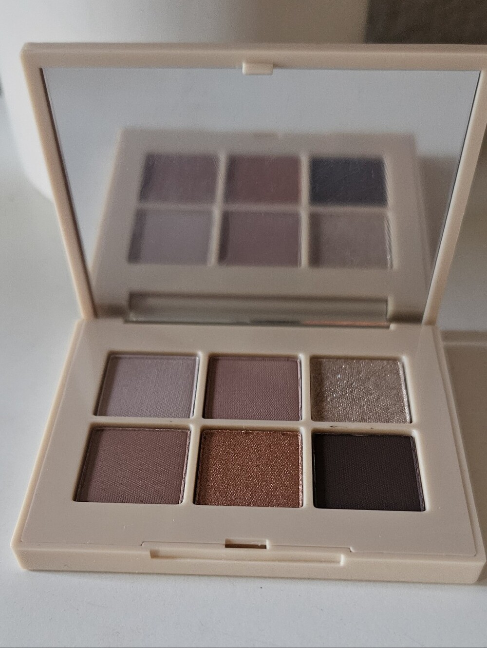 DIBS The Palm Palette Eyeshadows In Roses In Hand - Picture 3 of 5